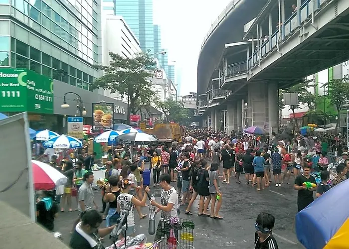 西隆村旅店 酒店 曼谷